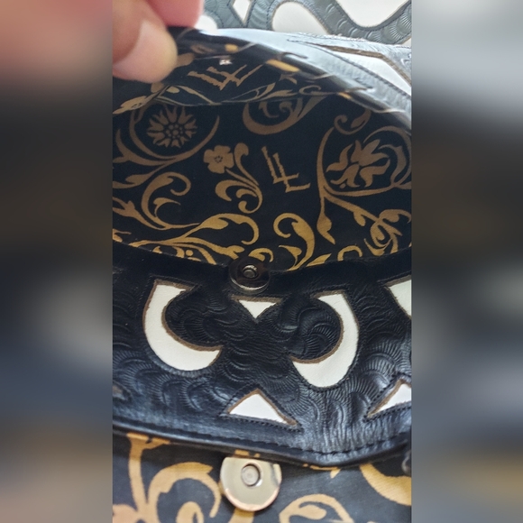 Leaders in Leather Hand Tooled Western Purse - Picture 9 of 14